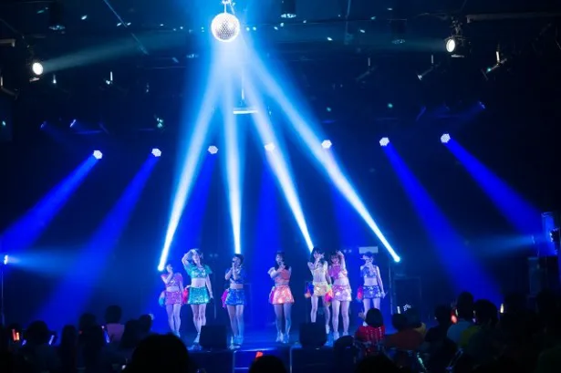 本公演前に行われたプレカウントダウン公演では、メンバーがソロ曲を披露
