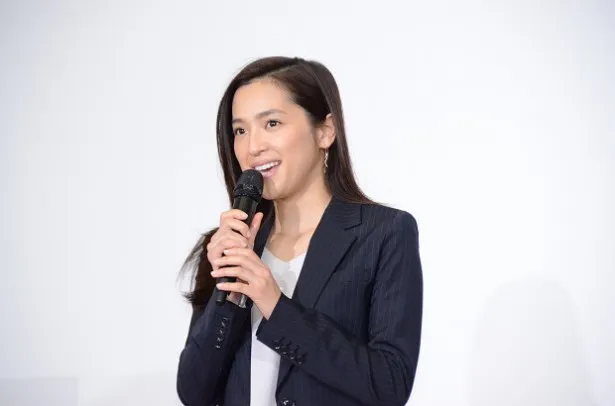 中村はあすか(西内)の気の合う先輩で、自分磨きに余念がない桐山莉央を演じる