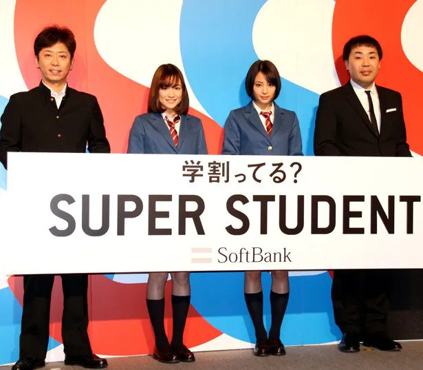 「SoftBank 2017 Spring」に登場した後藤輝基、大原櫻子、広瀬すず、岩尾望(左から)