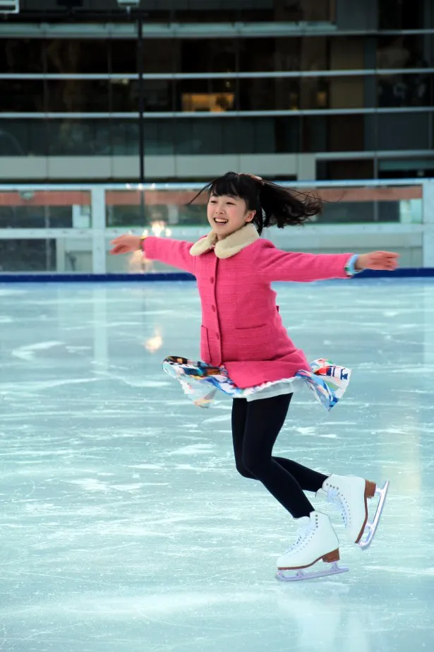 ドラマスペシャル「探偵少女アリサの事件簿」で主演を務める本田望結が、スケートを披露