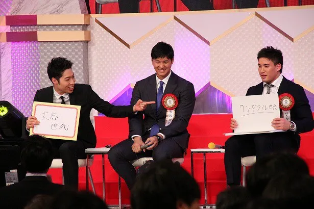大谷翔平(中央)、萩野公介(左)、ベイカー茉秋(右)の同世代アスリート3人がトークセッションで質問に答えた