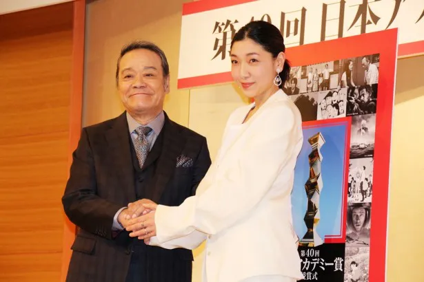 3月3日(金)に開催される「日本アカデミー賞」授賞式の司会を務める西田敏行(左)と安藤サクラ(右)