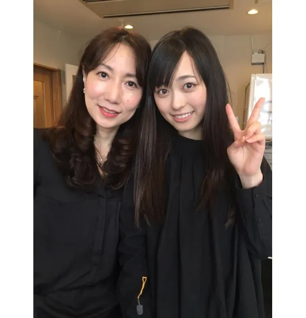 【写真を見る】ブログでは福原遥と声優・佐久間レイの2ショットも