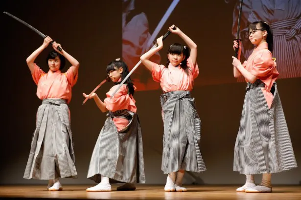 「剣舞の授業2」より。左から倉島颯良、日高麻鈴、藤平華乃、吉田爽葉香