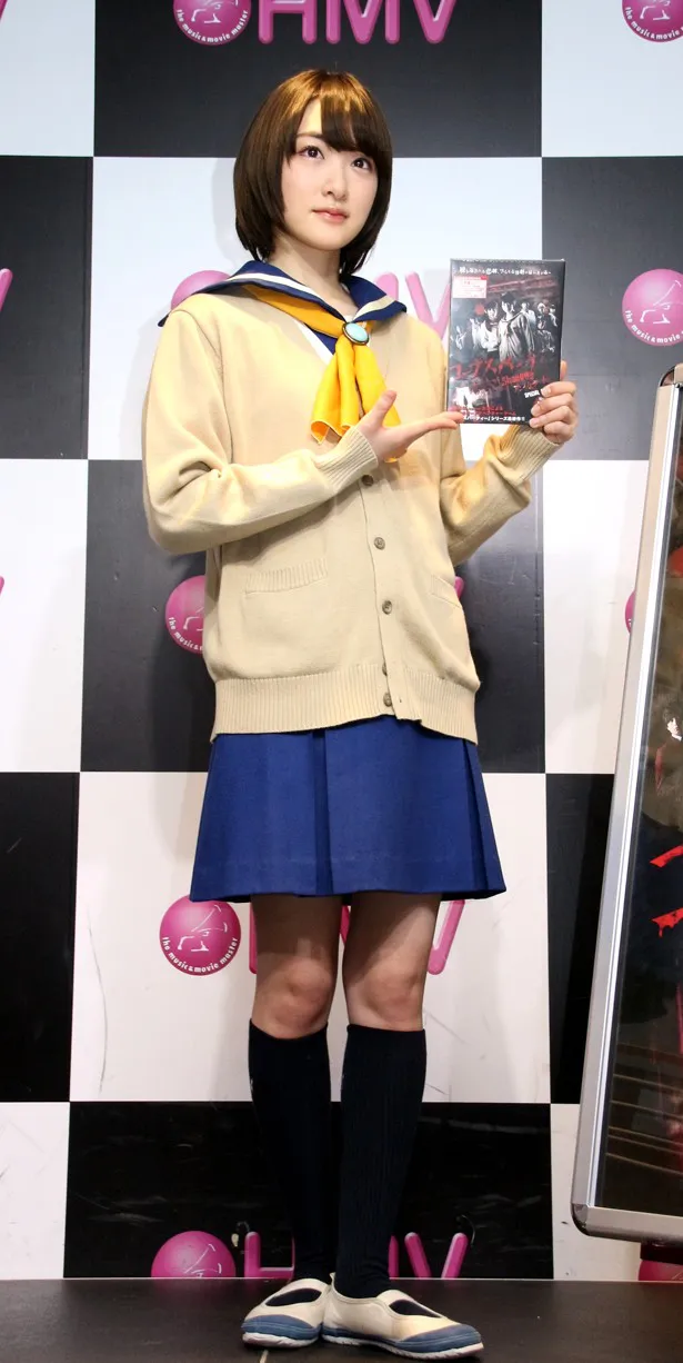 【写真を見る】生駒里奈が久しぶりに如月学園の制服姿を披露