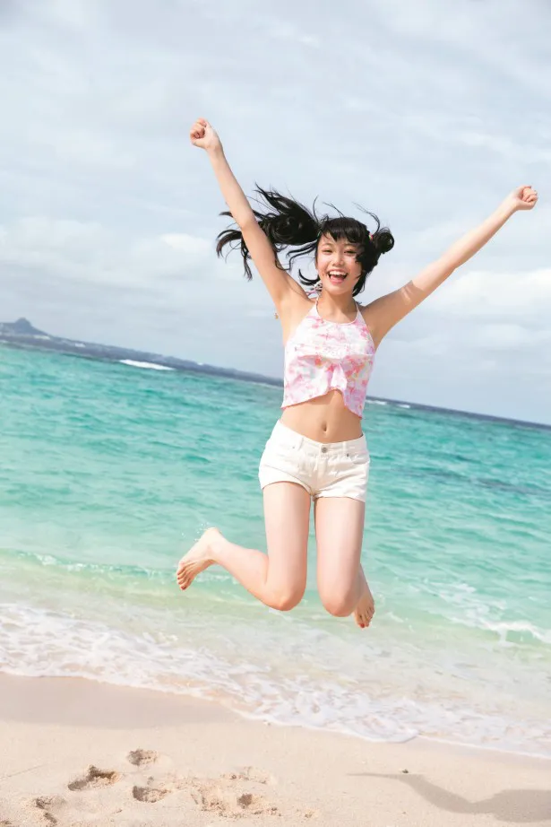 AKB48チーム8の長久玲奈も水着姿を披露