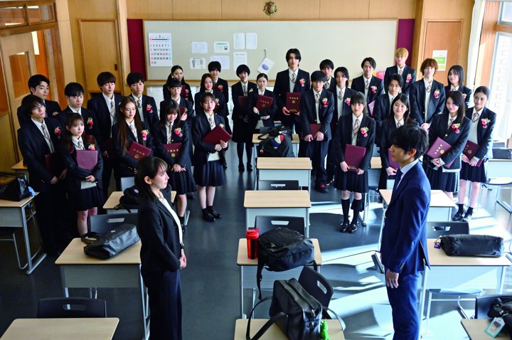 官僚が高校教師に…斬新なストーリーの「御上先生」が受賞