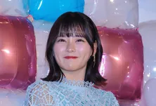 齊藤なぎさ、制服姿で卒業証書入れを手に「最高の生徒」オフショット 「最高のドラマだったよ」の声